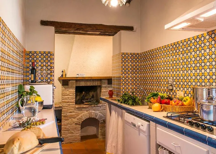 Vila Casa Torrione 14, Emma Paciano